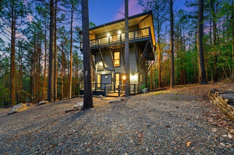 Treehouse Hangout | Broken Bow, Oklahoma